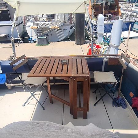 Hotel Boat To Sleep In Barcelona Sant Adria de Besos Exterior foto