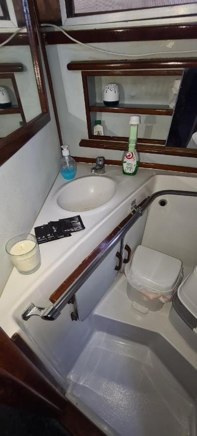 Hotel Boat To Sleep In Barcelona Sant Adria de Besos Exterior foto
